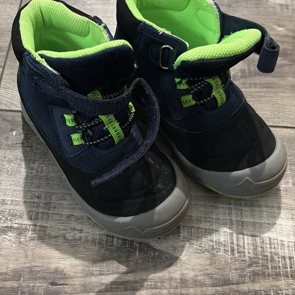 Stride Rite Black and Green Boots with Durable Design